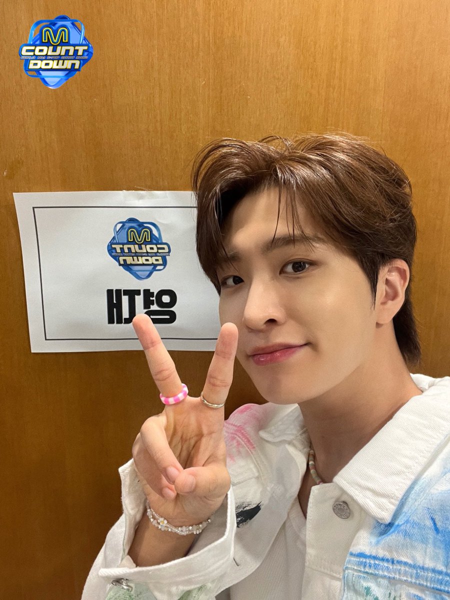 MnetMcountdown's tweet photo. 안방 1열...아니 엠카에서...
직관 가능한 데뷔 11년차의 청량한 무대💚💚
아가새들
제가 한마디만 딱 하고 가겠습니다
엠카 최초 공개 무대 코코좋음 그럼 20000 
#영재 #YOUNGJAE #TPO https://t.co/7P9a5nZdCz