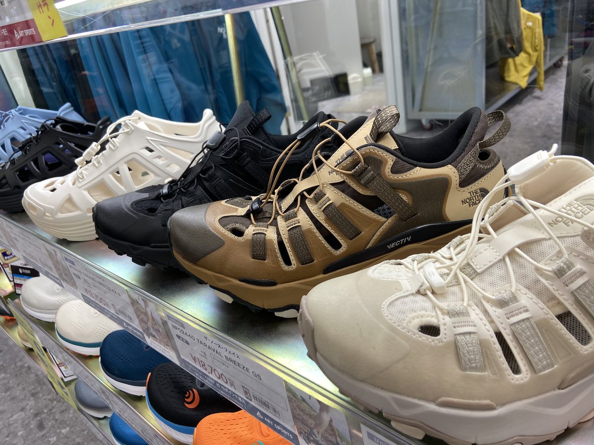 Artsports_Links's tweet photo. 🏖☀️#サンダル特集🏖☀️

当店では、#ウーフォス、#HOKA、
#ノースフェイス、#リグ、#フリーウォータース、#ゼロサンダル🩴
豊富なラインナップで展開しております！

ご来店お待ちしております！
#アートスポーツ
#リンクス梅田
#サンダル🏖☀️🩴 https://t.co/6Hj6PVAjCZ