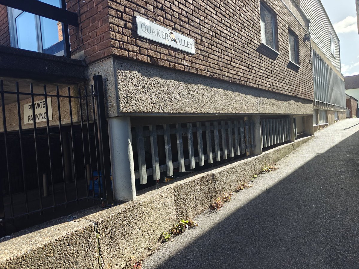 ColCivicSociety's tweet photo. #SeenReportedSorted
#Colchester's historic #DutchQuarter has recently been targeted by #GraffitiVandals.

We reported these 'tags' on the side of the #TownHouse in Quakers Alley to @yourcolchester who got everything cleaned up very quickly.

Thanks Guys for your 
#CivicPride https://t.co/YGuaUa5fyF