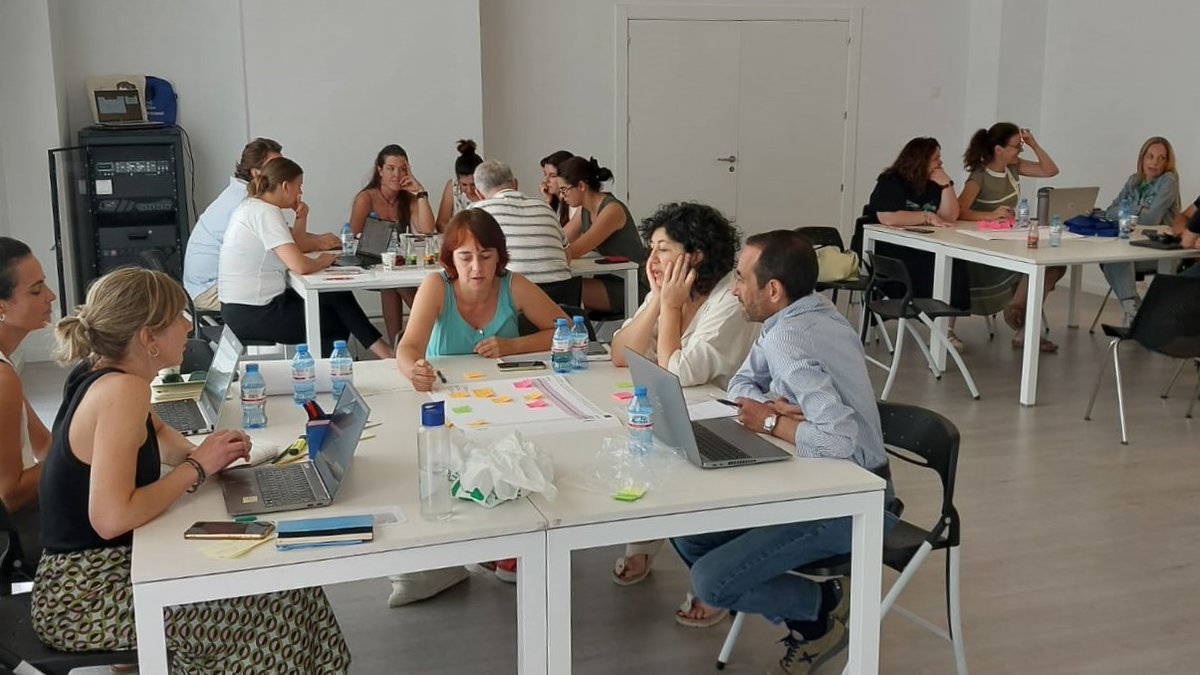 EuroVertiC's tweet photo. Renaturalización de barrios🏡, soluciones basadas en la naturaleza🐝, participación... comienza LIFE SeedNEB para llevar la #NuevaBauhausEuropea a un nuevo nivel🚀.

Por delante, cuatro años para trabajar en Lorquí (@AytoLorqui), que lidera, @Dunaujvarosph y @ComuneDiPotenza. https://t.co/aM7FFFTXH1