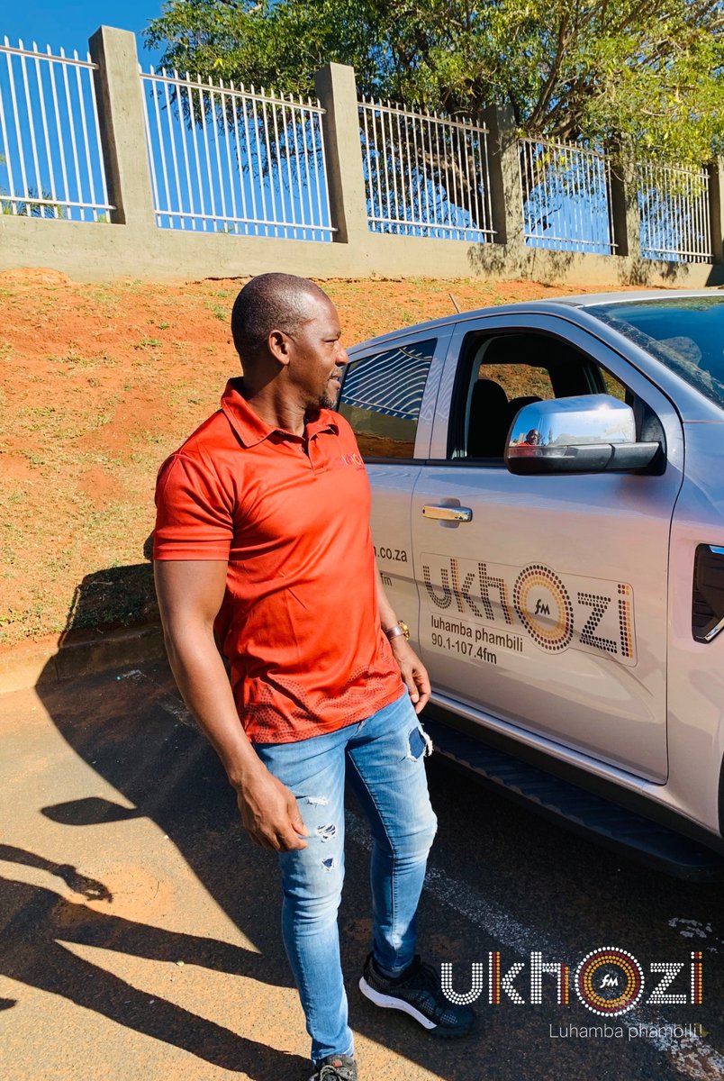 ukhozi_fm's tweet image. Namhlanje Ukhozi FM luseDurban North e-AFDA lapho kune-Lecture emayelana nempilo ka Mnu Simon 'Mabhunu' Sabela ezophinde iqhakambise izimfundiso zakhe kubafundi nentsha yase KZN

#SimonMabhunuSabelaAwards #Sabela #KZNFilm #UkhoziFM64 @kznfilm