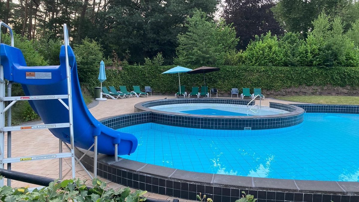 Lastminute Veluwe - Nog 3 huisjes dit weekend. Op de website ziet u de lastminute prijzen. Wie komt er lekker zwemmen komend weekend? lorkenbos.nl