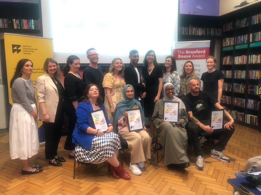 lovereadingkids's tweet photo. A fantastic night at the @clpe1 yesterday, celebrating 25 years of the @BranfordBoase and @NateLessore winning the BBA for #SteadyForThis, a funny, warm and refreshing debut that we canโt recommend highly enough! https://t.co/JP3MdfyEz3
