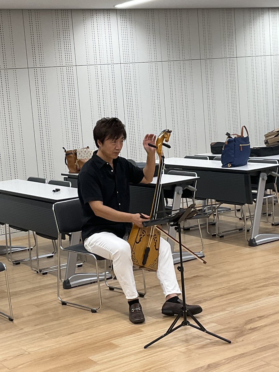jwavejam's tweet photo. 🗼TOKYO WORLDWALK🚶
“赤坂で奏でる馬頭琴！”

モンゴルの伝統楽器「馬頭琴」を習うことができる「セーンジャー馬頭琴芸術講座」をご紹介！

馬の尻尾の毛から作られた弦楽器、馬頭琴の魅力に迫ります。

#jwave #jamtheplanet #赤坂 #馬頭琴 #モンゴル #セーンジャー https://t.co/vFfnlVmBGe