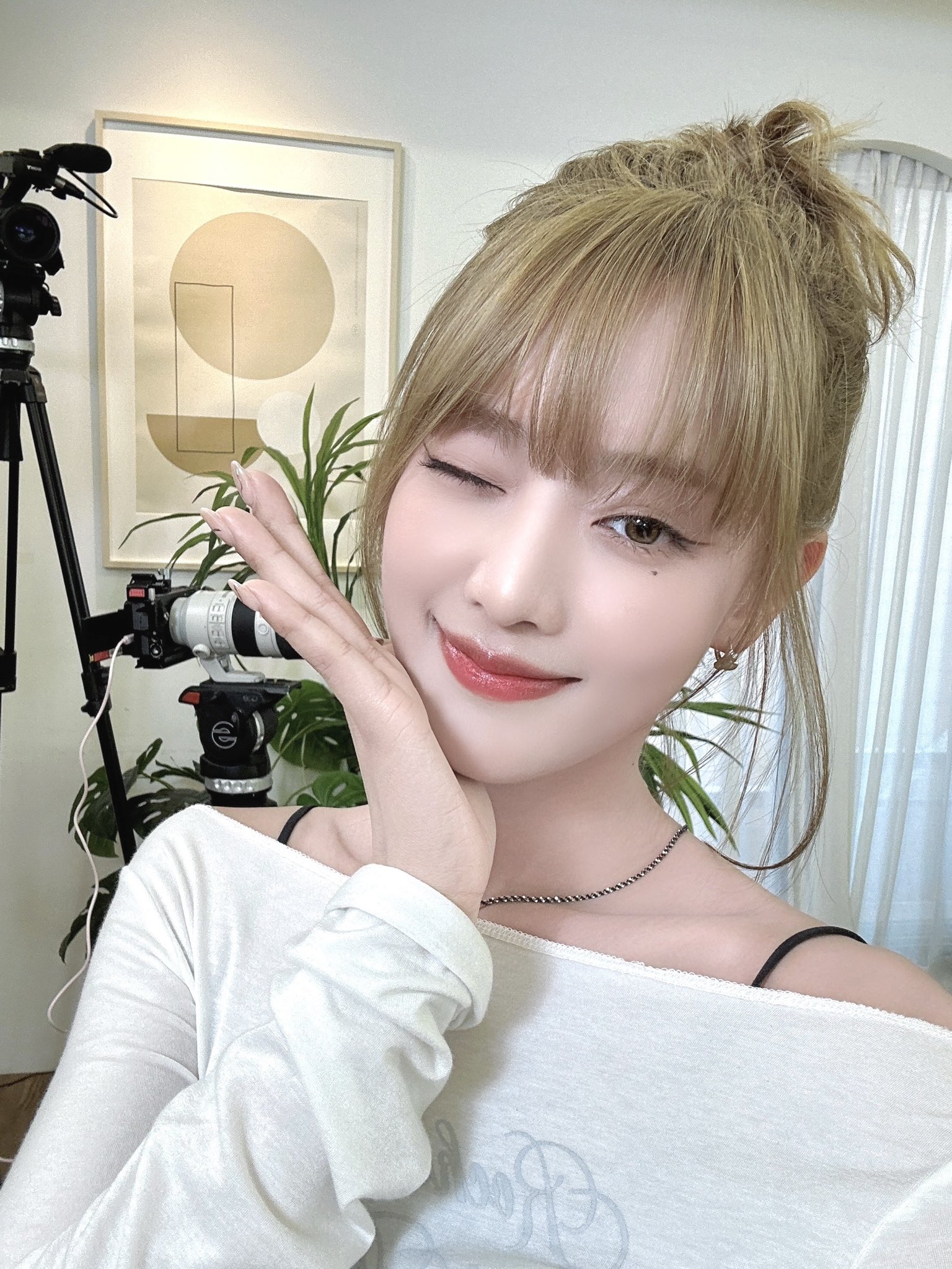 (G)I-DLE  klaxon MCD エムカ サノク 事前収録 ミンニ ミンニが「Klaxon」のMVで着用した衣装はどこのブランド？ 最近