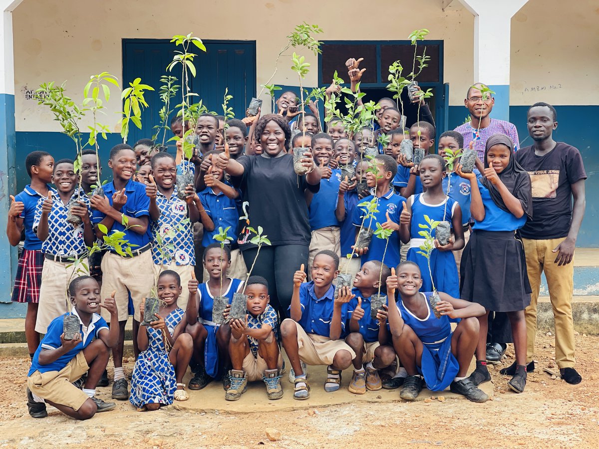 ndfwestafrica's tweet photo. NDF, along with #Sankofaproject partners, distributed 3,000 seedlings to 30 schools in Ahafo and Western North Regions

This initiative is to instill the act of tree planting and nurturing in schoolchildren while also contributing to the 2024 Green Ghana project's objectives. https://t.co/aGKtenhY8E