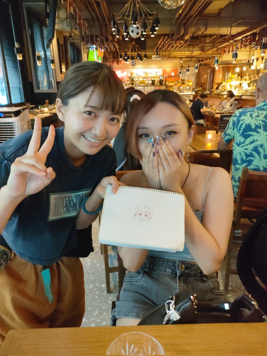 riko_hoshino's tweet photo. 言葉が通じないのに終始ずっとウェルカムな雰囲気でとても助かりました😭🧡ありがとう！

海外のリコニストに会いに行きたいぞ〜💫��

我想舉辦一個海外活動！🫰🏻
I want to hold an event overseas！🌍 https://t.co/SwFeGn0Tc4