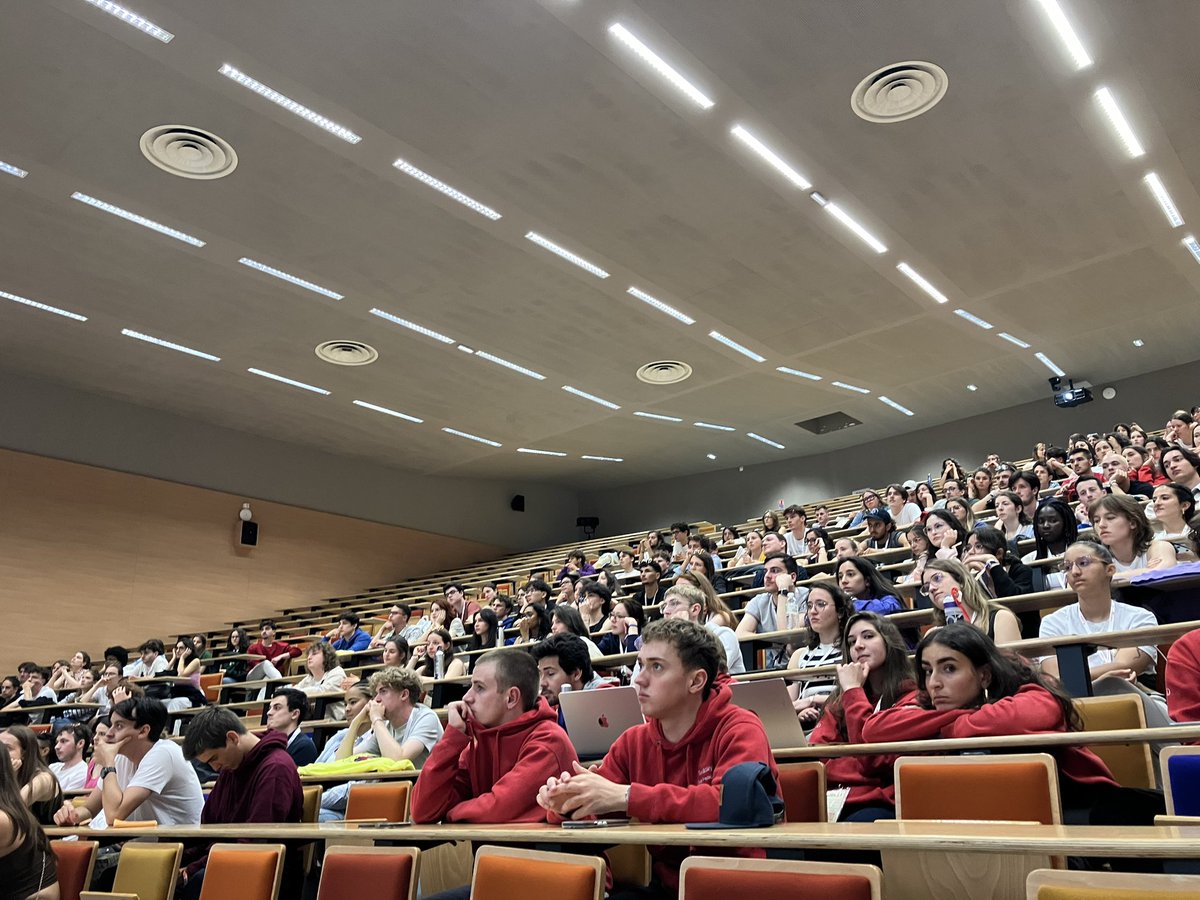 L’<a href="/ANEMF/">ANEMF</a>, association des étudiants en médecine de France, s’est réunie en congrès à Lille. Sur l’invitation du bureau national, j’ai pu présenter à des étudiants de toute la France notre plan santé , qui a été retenu comme exemple, notamment pour notre charte d’hébergement.