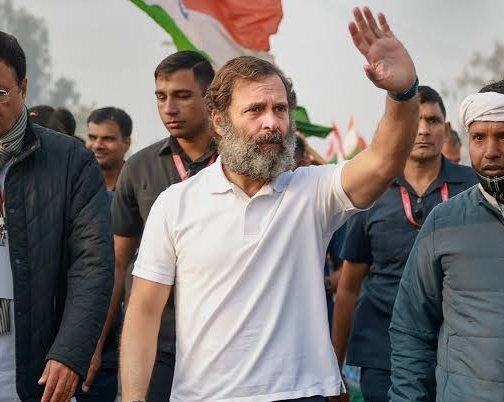 तारीख थी 28 मार्च 2023, राहुल गांधी की संसद सदस्यता जा चुकी थी और उनसे महज़ कुछ दिन के भीतर ही उनका बंगला खाली कराया जा रहा था तब स्मृति ईरानी ने कहा था कि

वह घर भारत के लोगों का है, न कि राहुल गांधी का।

आज स्मृति ईरानी का बंगला खाली हो गया है, बंगले से नेम प्लेट हट गई है।