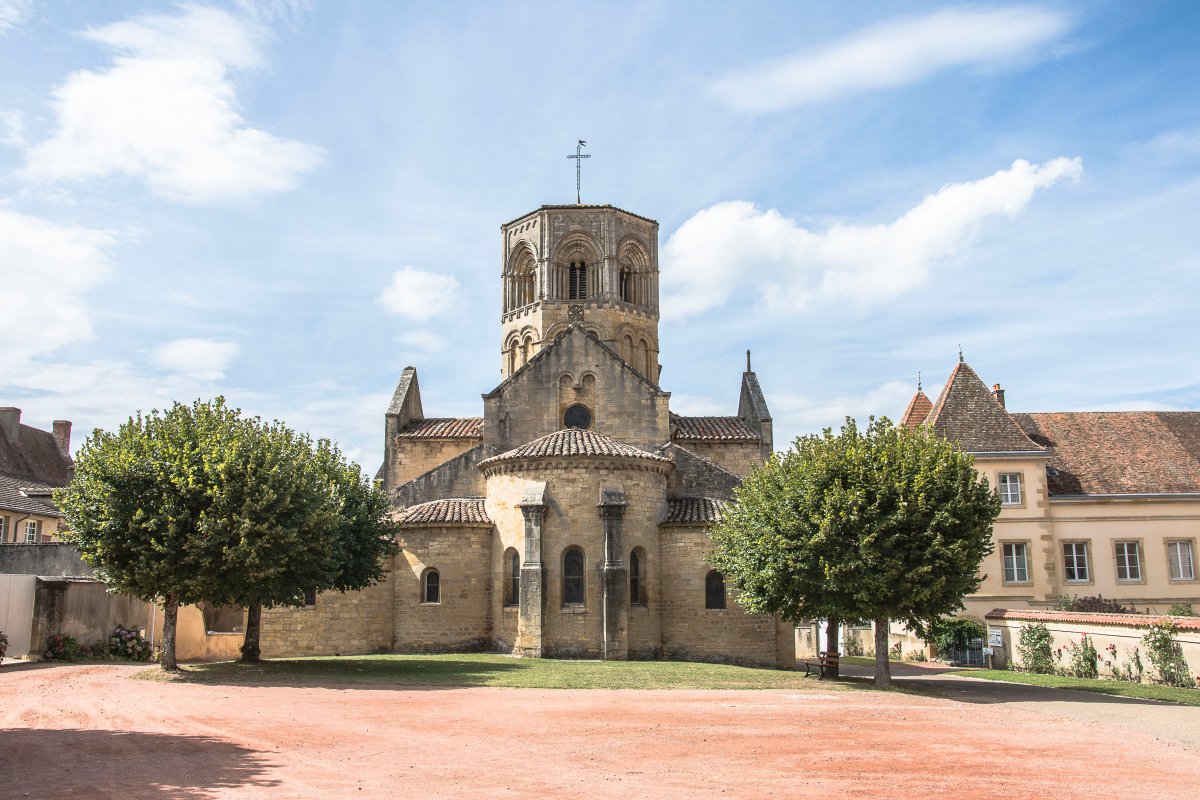 À l'occasion du passage de la flamme olympique, on vous emmène à la découverte de quelques uns des "Plus beaux villages" de #Bourgogne !  👉 bit.ly/3VXIvCn

#ExploreFrance #Paris2024 #OpenDoorsOpenGames 
<a href="/Paris2024/">Paris 2024</a> <a href="/LPBVF/">Les Plus Beaux Villages de France</a> 

📷 Adobe Stock