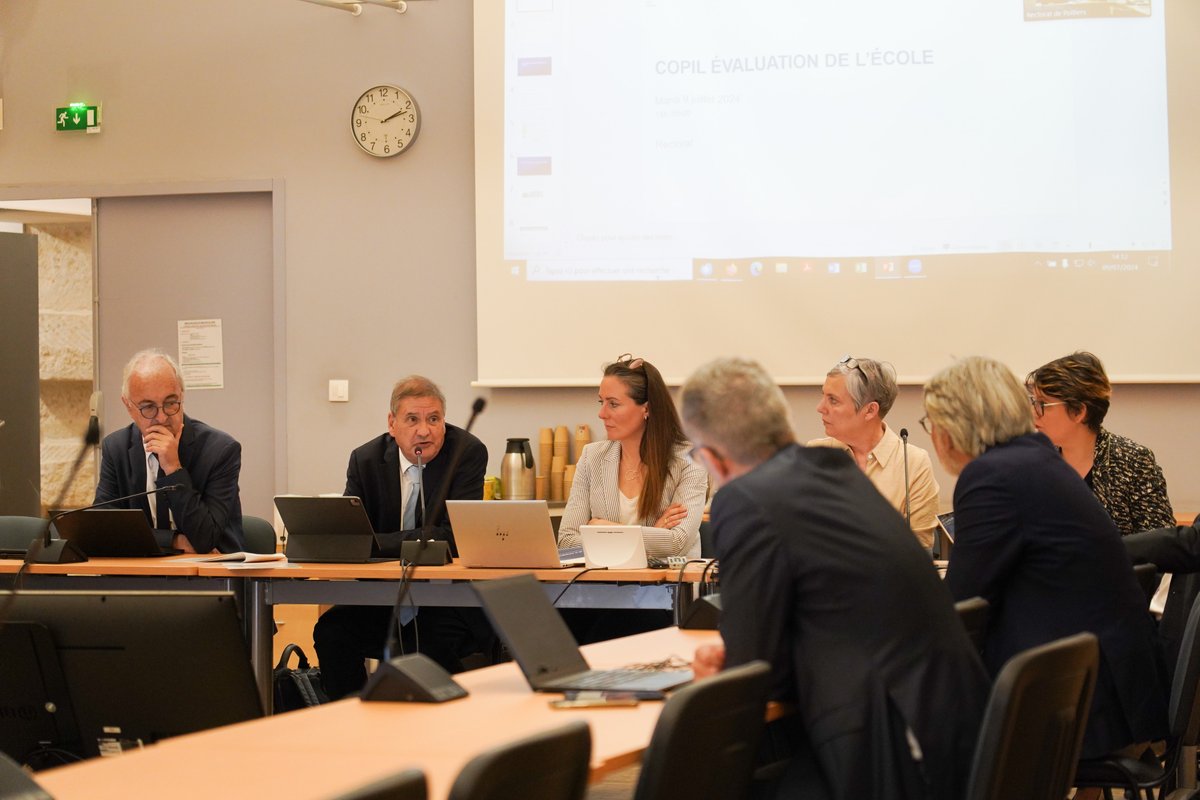 Conseil d’évaluation de l’École (@conseilee) on Twitter photo 🔵 Comité de pilotage des évaluations d’établissements dans l’<a href="/acpoitiers/">Académie de Poitiers</a>.
👉 Merci à la rectrice <a href="/BndicteRobert/">Bénédicte Robert</a> pour son accueil et la qualité des échanges.
▶ La qualité des indicateurs sur la réussite des élèves et leurs parcours produits par le rectorat permet aux 🔵 Comité de pilotage des évaluations d’établissements dans l’<a href="/acpoitiers/">Académie de Poitiers</a>.
👉 Merci à la rectrice <a href="/BndicteRobert/">Bénédicte Robert</a> pour son accueil et la qualité des échanges.
▶ La qualité des indicateurs sur la réussite des élèves et leurs parcours produits par le rectorat permet aux