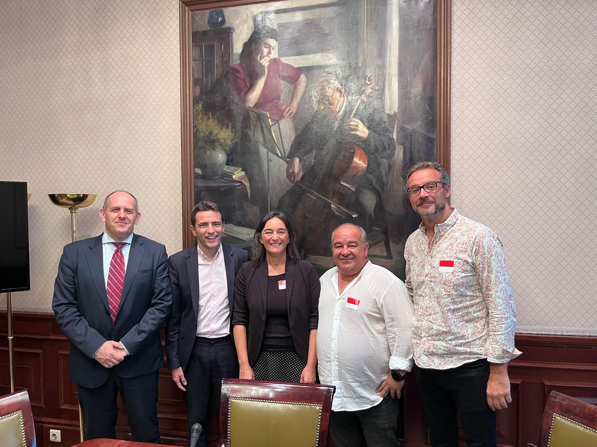 Hoy nos hemos reunido con el Grupo Parlamentario Socialista en el Congreso.

Hemos trasladado la imperiosa necesidad de modificar y sustituir la regulación de la revisión de precios de los contratos de servicios en las Administraciones públicas.

ugt-sp.es/la-federacion-…