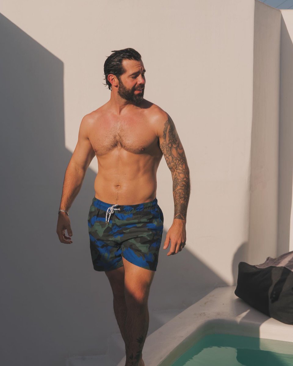 Feeling fit, happy &amp; healthy as I approach 40th year is my main focus. Being a fitness coach for the past 8 years has given me first hand experience &amp; expertise in developing and devising plans that work. I’m very excited to share this one with you : bycharlesking.com/products/fitne…