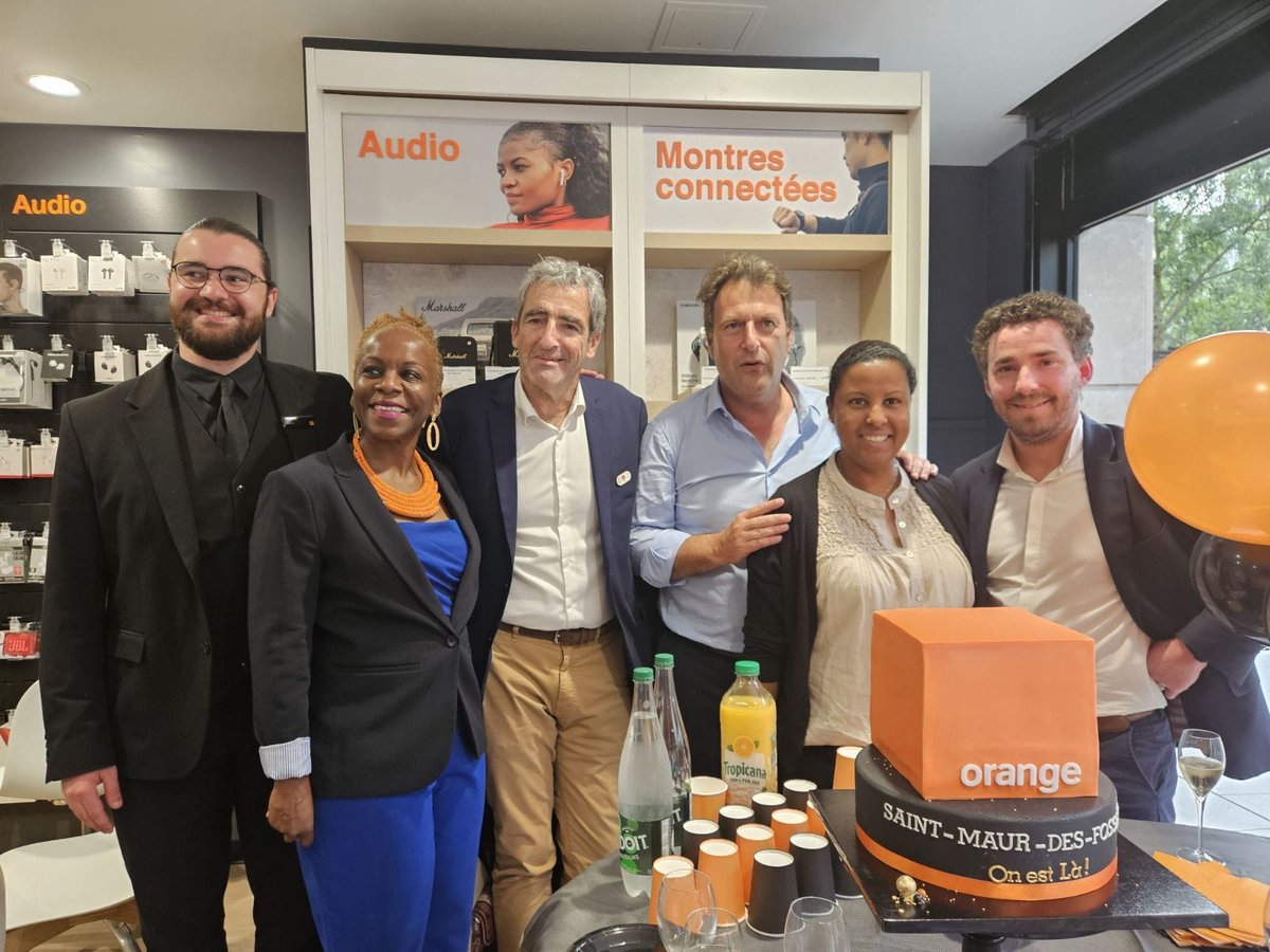 Orange Store tweet media