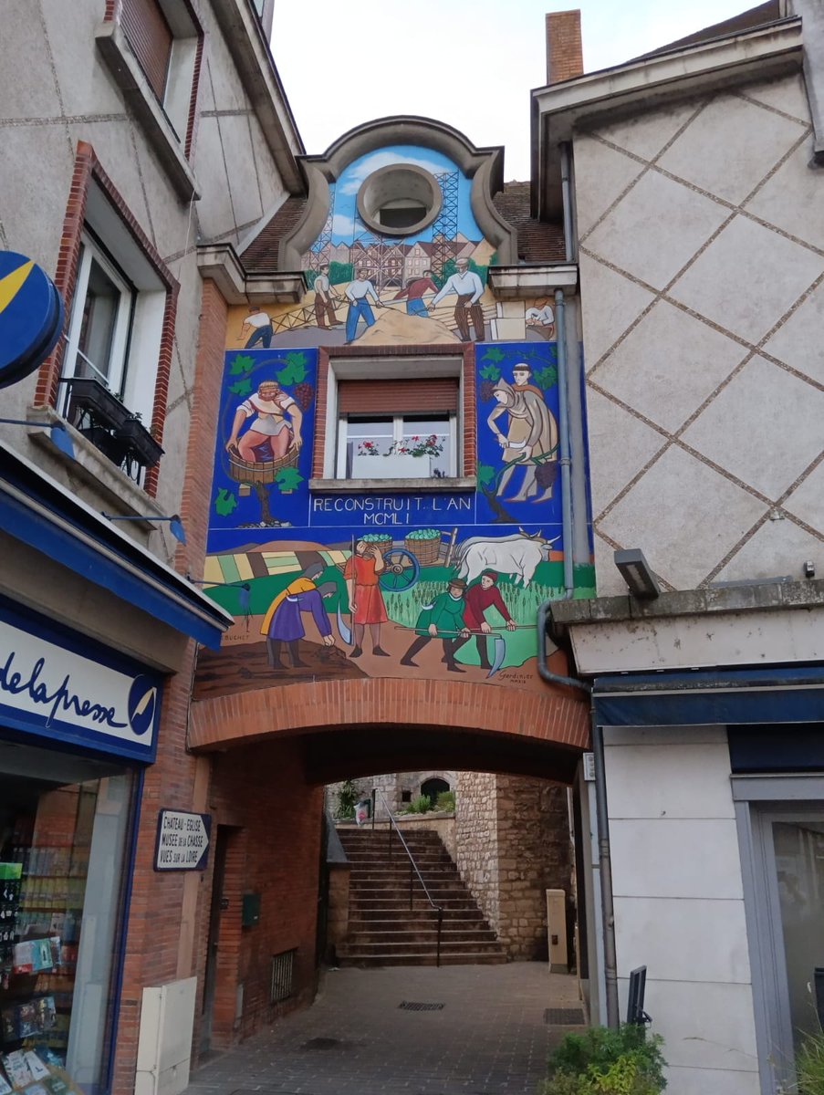 elusduvin's tweet photo. 👏Bienvenue à la Ville de Gien et à son maire #Francis #cammal ! 🌟
👉 C'est avec grand plaisir que nous annonçons l'adhésion de la ville de #Gien à l'#ANEV, engagée pour la promotion de la vigne et du vin, à travers notamment le #Festival des #Vins des #Coteaux du #Giennois ! https://t.co/BedrsQbgDh
