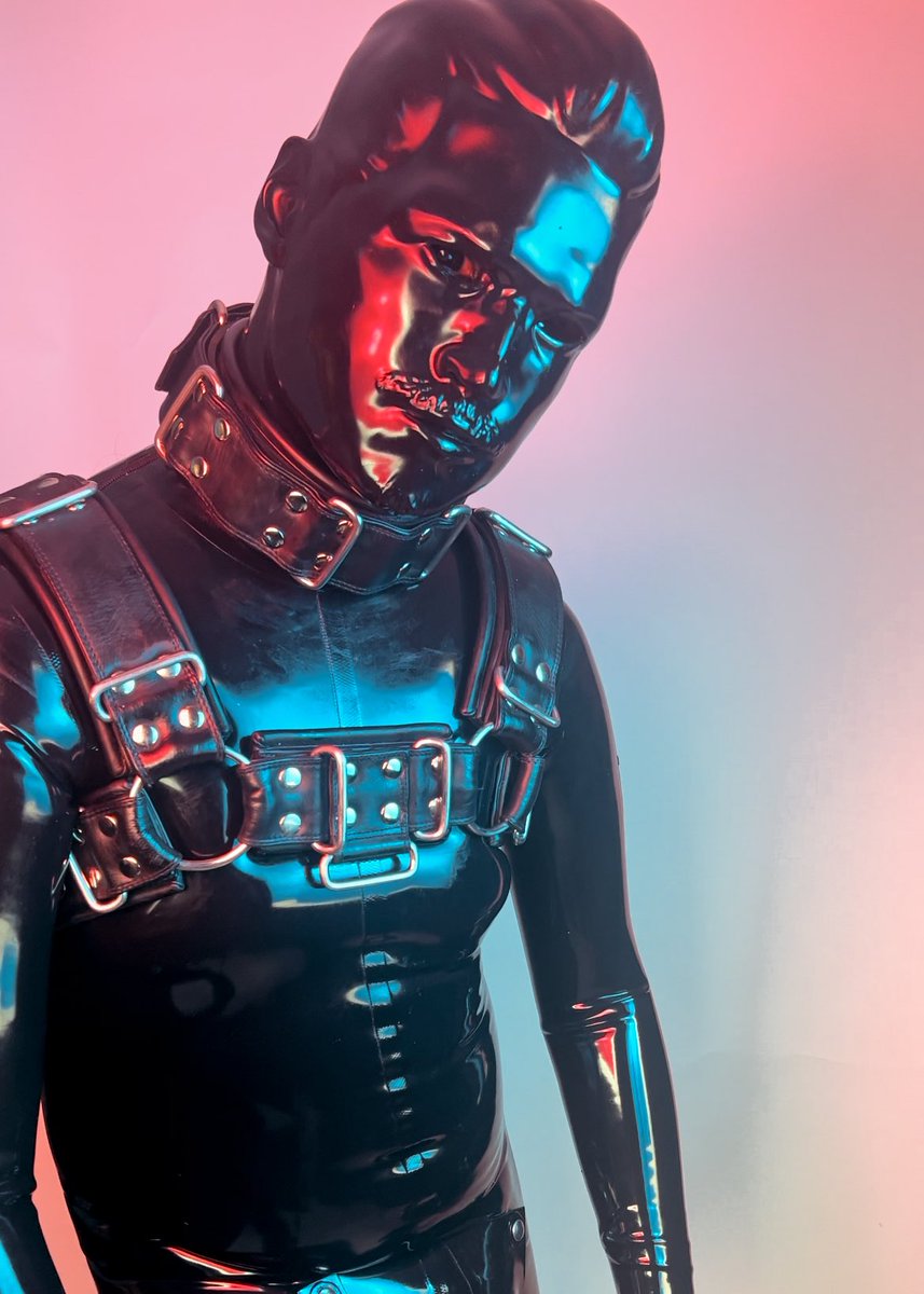 If you take a third left down the hallway you’ll find the processing room. We’ll get your face corrected in no time!
(Never seen masks like this before, I needed to try them all)
Masks: <a href="/GibbonBlack_EN/">GibbonBlack</a>