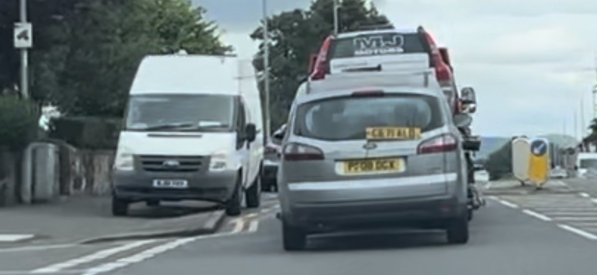 tamforrester's tweet image. Let’s play a game of what way am I going and am I braking or not BeaverTails #RecoveryVehicles #ShitDriving @PSOSRoads