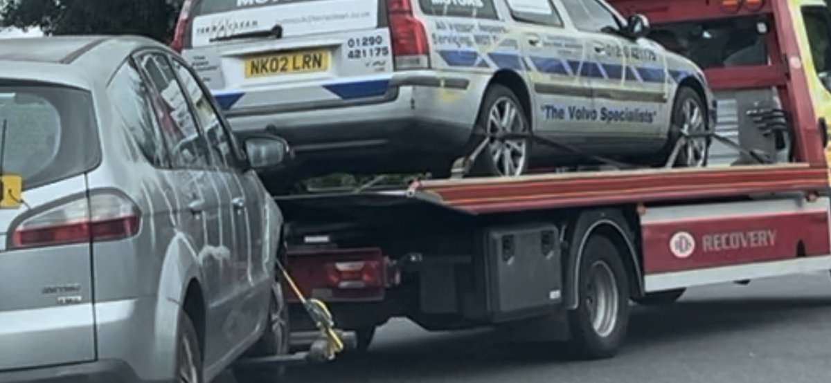 tamforrester's tweet image. Let’s play a game of what way am I going and am I braking or not BeaverTails #RecoveryVehicles #ShitDriving @PSOSRoads