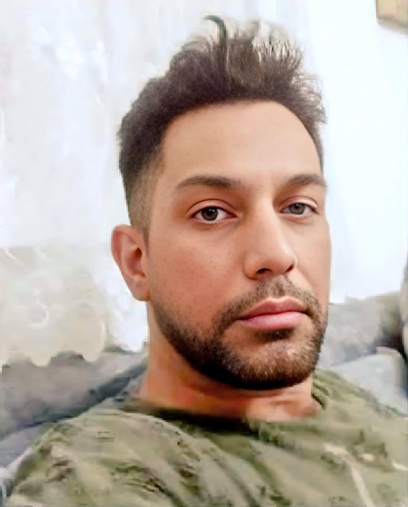 با گذشت ۳ روز از بازداشت #حمید_فرهادی، شهروند اهل کرمانشاه و ساکن تهران، هیچ اطلاعی از سرنوشت او در دست نیست.
بامداد روز دوشنبه ۱۸ تیر، نیروهای امنیتی به منزل خانوادگی این شهروند در تهران یورش برده و بدون ارائه حکم قضایی، او را بازداشت کردند.

پنجشنبه ۲۱ تیرماه