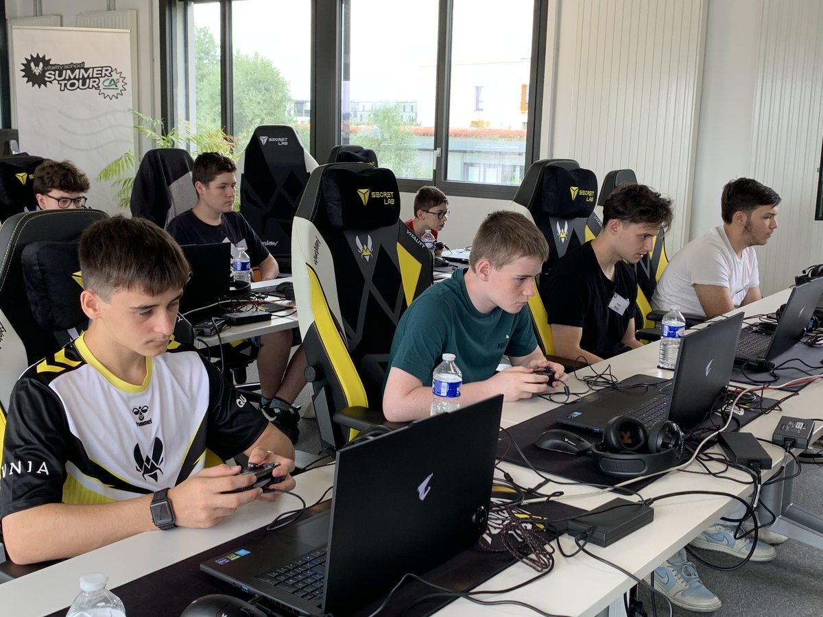 [#esport] En direct du Village by CA Lorraine où le Crédit Agricole de Lorraine accueille la Team Vitality et 12 jeunes participants. Une journée d’initiation, d’échanges et de conseils autour l’esport. 🎮⚽️