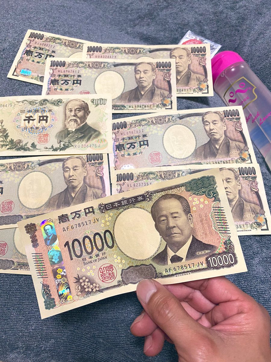 とうとう出たね。。
あたしの手元にも現れた！

物心ついた時から諭吉さん愛して
たけど、ごめんね。

今日から栄一さんを愛し。愛されます。

また明日から栄一を求めて
頑張って働きます🙇‍♀️