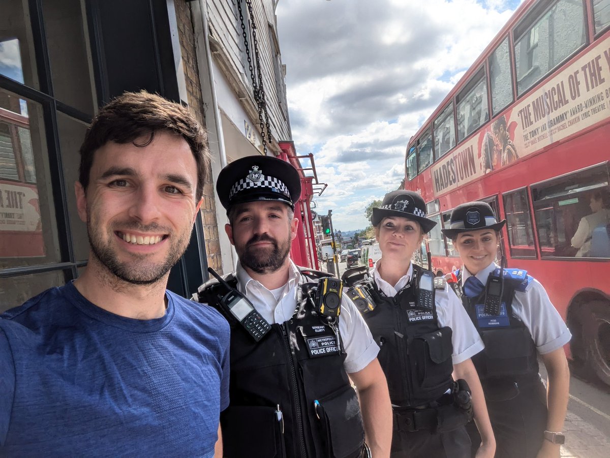 Brilliant to meet with the @MPSHighgateYR to discuss ongoing issues, future plans and a return to community policing.

More information on them can be found here:
met.police.uk/area/your-area…