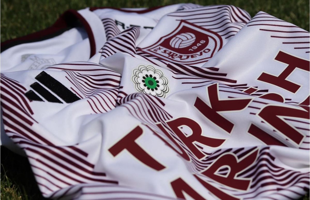 FK Sarajevo wanted to play their Conference Qualifier game against Aktobe in this kit today, wearing the Srebrenica flower. 

UEFA didn‘t allow, saying that the players of Sarajevo can play with a black track around their arms. 

What a shame, <a href="/UEFA/">UEFA</a> mafia!!! 🤬