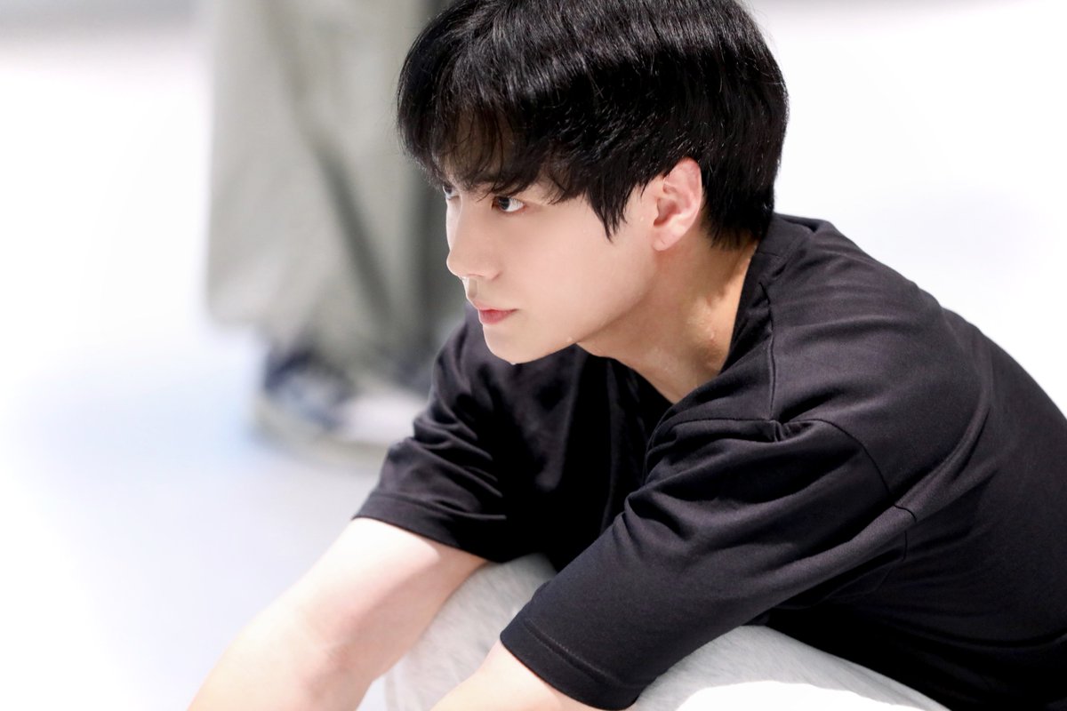 em_jonghyeon's tweet photo. [#PHOTO]
˗ˏˋ🗓️ D-3 ˎˊ˗
hello summer

#hello_summer
#KimJonghyeon #キムジョンヒョン #김종현 https://t.co/ZSiDz87K0E