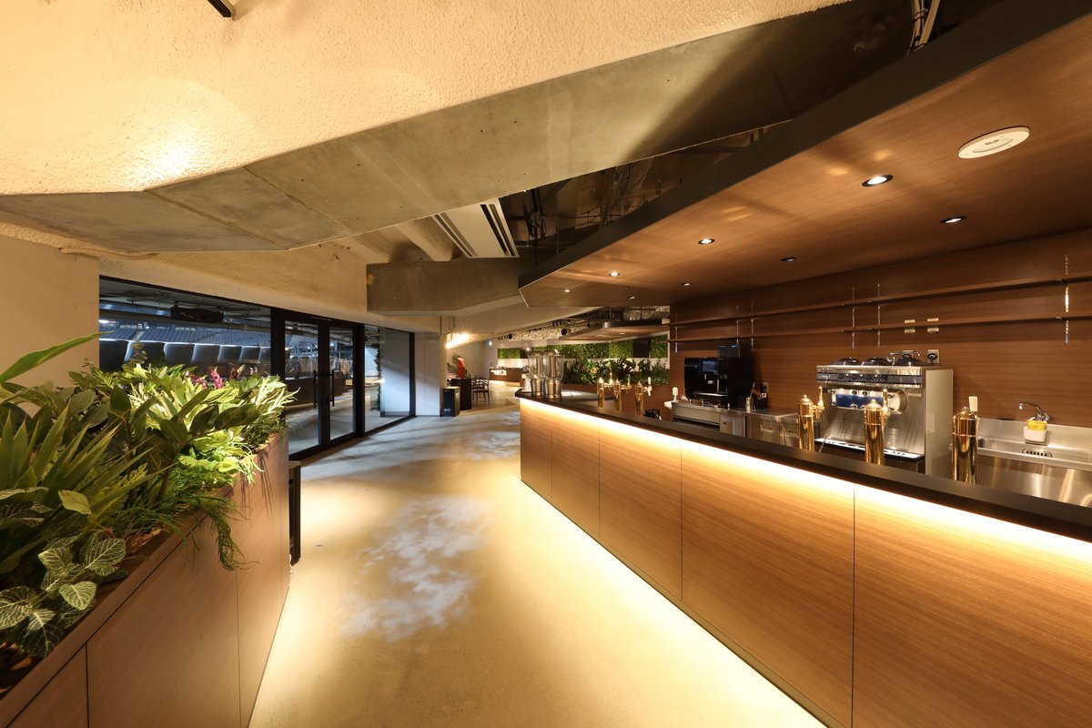 エスコンフィールド の特別な座席で 日韓レジェンドの真剣勝負を観戦