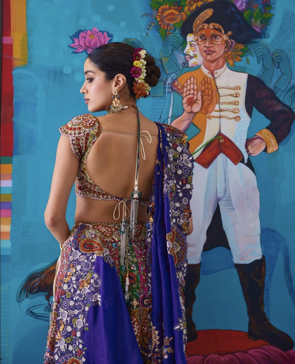 UiTV_Connect's tweet photo. 🌟 Janhvi Kapoor turns heads in a vibrant multi-coloured lehenga at Anant Ambani and Radhika Merchant's mehendi ceremony. #JanhviKapoor  #MehendiMagic #Fashionista #RadhikaMerchant https://t.co/br5IDyWY5G