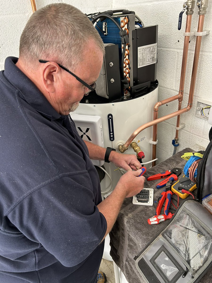 The legend #RoyFugler wiring the new <a href="/MixergyLtd/">Mixergy</a> iHP in this morning for our latest trial site, using his <a href="/knipex_uk/">KNIPEX UK Official</a> equipment to make things nice and easy