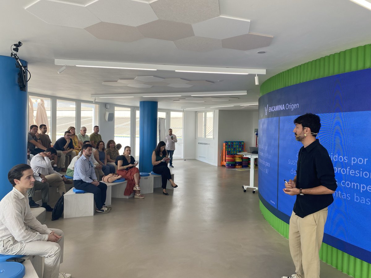ENCAMINA's tweet photo. #ENCAMINAOrigen es un espacio para que pasen cosas, y hoy han pasado ☺ La @CEV_CV, la Diputación de Valencia y @ASECAM1 han organizado una Jornada sobre #IA en el puesto de trabajo para aprender y explorar cómo la IA puede transformar nuestros entornos laborales👏🏻👏🏻 https://t.co/bXRbCkT9xu