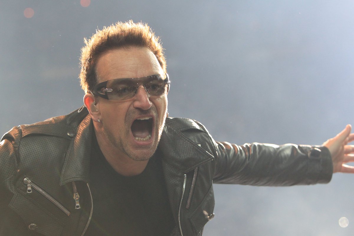 StadeFrance's tweet photo. .@U2 : 15ans 🤩🤩
Vous saviez que leur tournée 360° tour, c’était :

⭐️ Une scène centrale à 360°
⚡️ 4 piliers géants avec un dôme de 30 mètres
⭐️ Un écran géant à 360°et 72 enceintes

👉Vous étiez là pour le voir ? 😍 https://t.co/JnMBTFgoAB