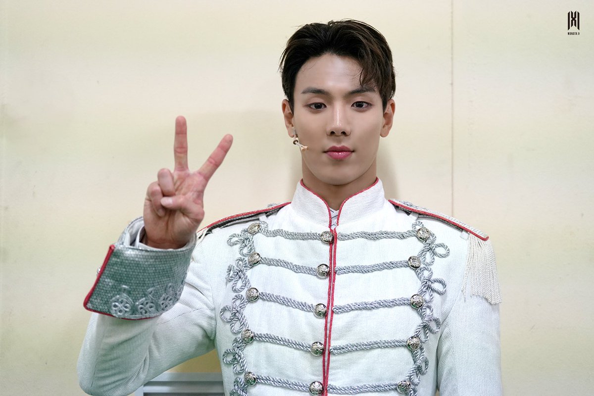MXWH_Central's tweet photo. #MONSTAX Shownu
Behind-the-scenes of #GreatComet
7/7
#SHOWNU #์
๋
#MONSTAX #๋ชฌ์คํ์์ค
@OfficialMonstaX https://t.co/SqH6xXHPCO