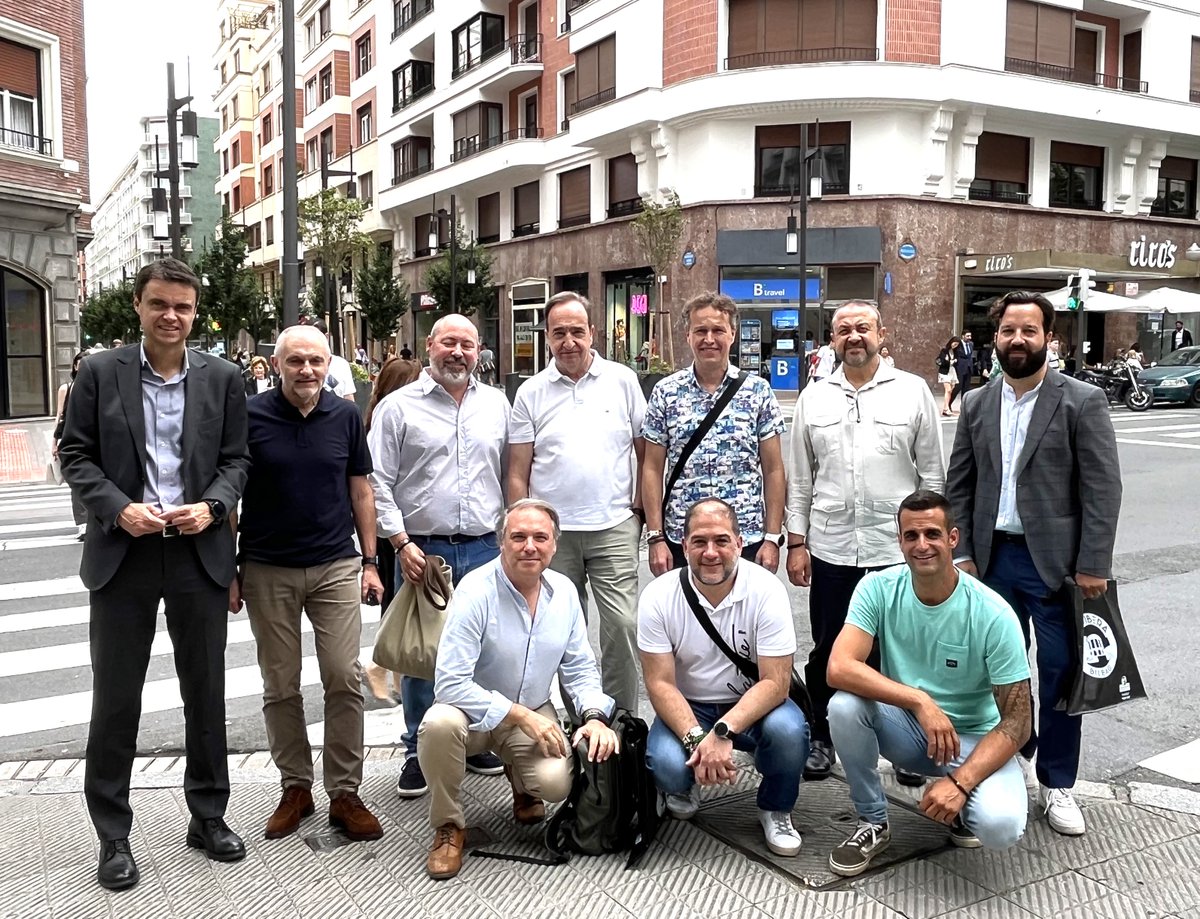 ConfederCom's tweet photo. Uno de los bagajes más importantes que nos traemos de #Bilbao es el conocimiento de la realidad de distintos ámbitos del #autoempleo, como el #comercio, la #hosteleria, el #sectorprimario o los #mercados, gracias a la colaboración de diversas asociaciones y a Bilbao Dendak https://t.co/C3Xd706CHz