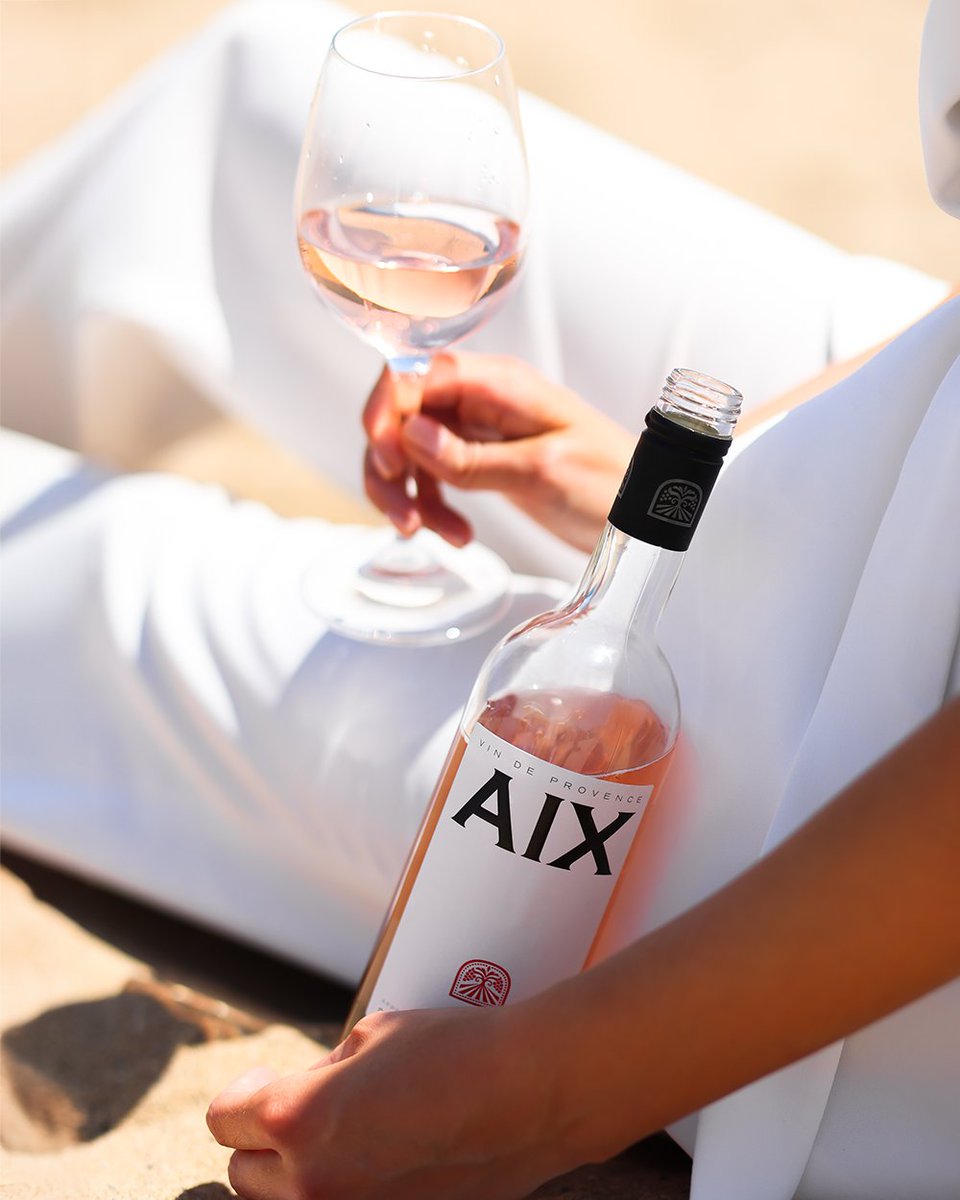 Sunshine in a glass, perfect for every moment ☀️ Let's savour some Provence rosé and create endless summer memories ✨