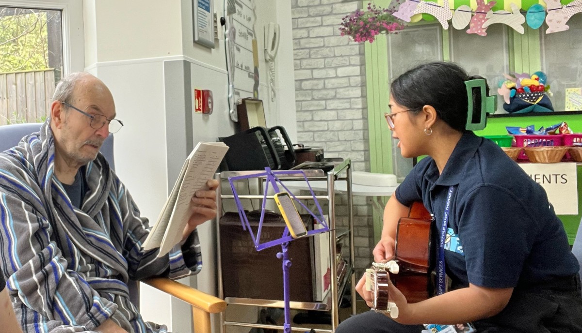 AskingCath's tweet photo. #MusicTherapy to continue enriching lives of #Dementia patients at QEH https://t.co/eWwpYn8N7R @TeamQEH https://t.co/AlTD8cO8v0