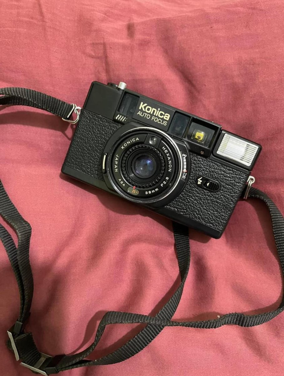 baeya101's tweet photo. ‼️FILM CAMERA
Konica C35 AF2
- Good condition
- 8/10 cosmetics (minimal paint chips)
- Bright and clean viewfinder
- Working condition except flash (it's charging but wont fire)
- No sample photos since untested
- With strap 
2,700 only

PM for more details https://t.co/OrRtX1GTG4
