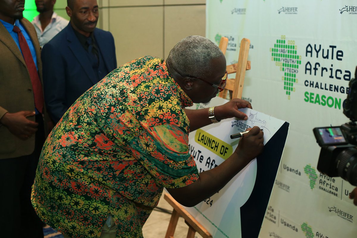 LiveWorksIncUG's tweet photo. From small steps to giant leaps – let's innovate for a better Africa! 

#AYuTeChallengeUG #Liveworks #HeiferInternationalUganda
@heifer_ug https://t.co/Pxnm2GVrAD