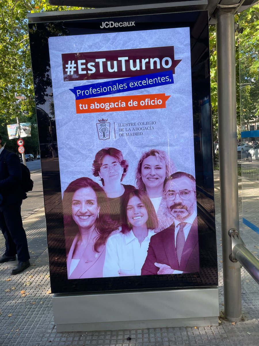 EugenioRibon's tweet photo. El ⁦@icam_es⁩ viabiliza y pone en valor la excepcionalidad calidad de los profesionales del Turno de Oficio en la semana de la Justicia Gratuita en autobuses y marquesinas ⁦@EMTmadrid⁩ Es tu turno! Al servicio de la ciudadanía de Madrid los 365 días, 24h https://t.co/p4U7UbQS38