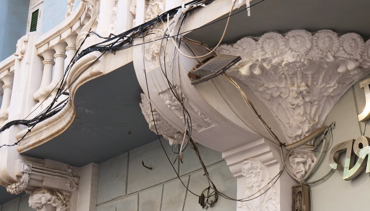 psoemelilla's tweet photo. 🏬  El @PSOEMelilla denuncia el abandono del proyecto de retirada del cableado de los edificios modernistas

❌ @l_circe: “¿Por qué se ha parado un proyecto para el que el Ministerio de Cultura nos ha dado 1,5 millones de euros?”

📌 https://t.co/DqdOSkCf3K https://t.co/Ch6sdSSJQ1