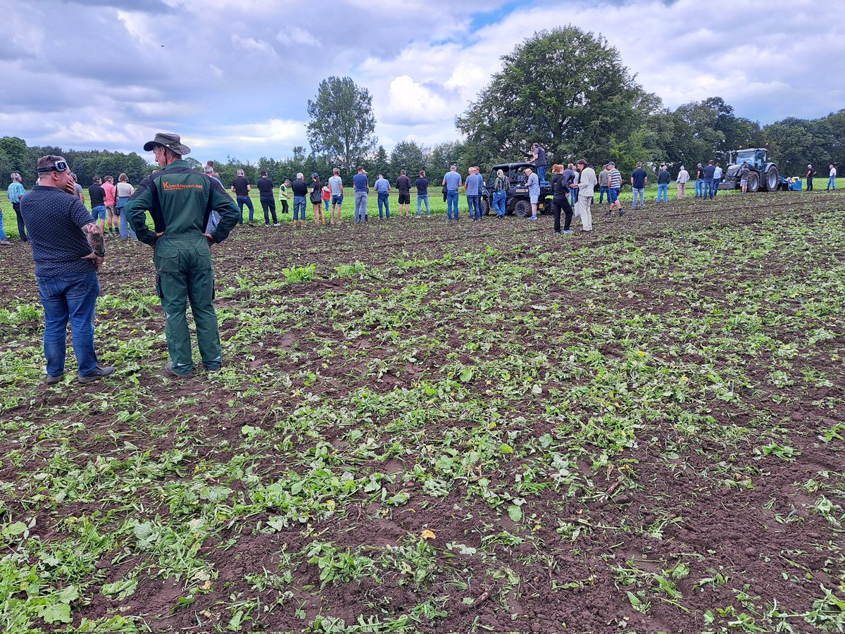 Welkom hier bij de akkerbouwdag  te Nijkerk . Georganiseerd door #de Boerderij #Misset. Wij demonstreren ons systeem met de #Moreni Front Mulcher en de #Ovlac Ecoploeg in de doorontwikkelde #JK Holland uitvoering
