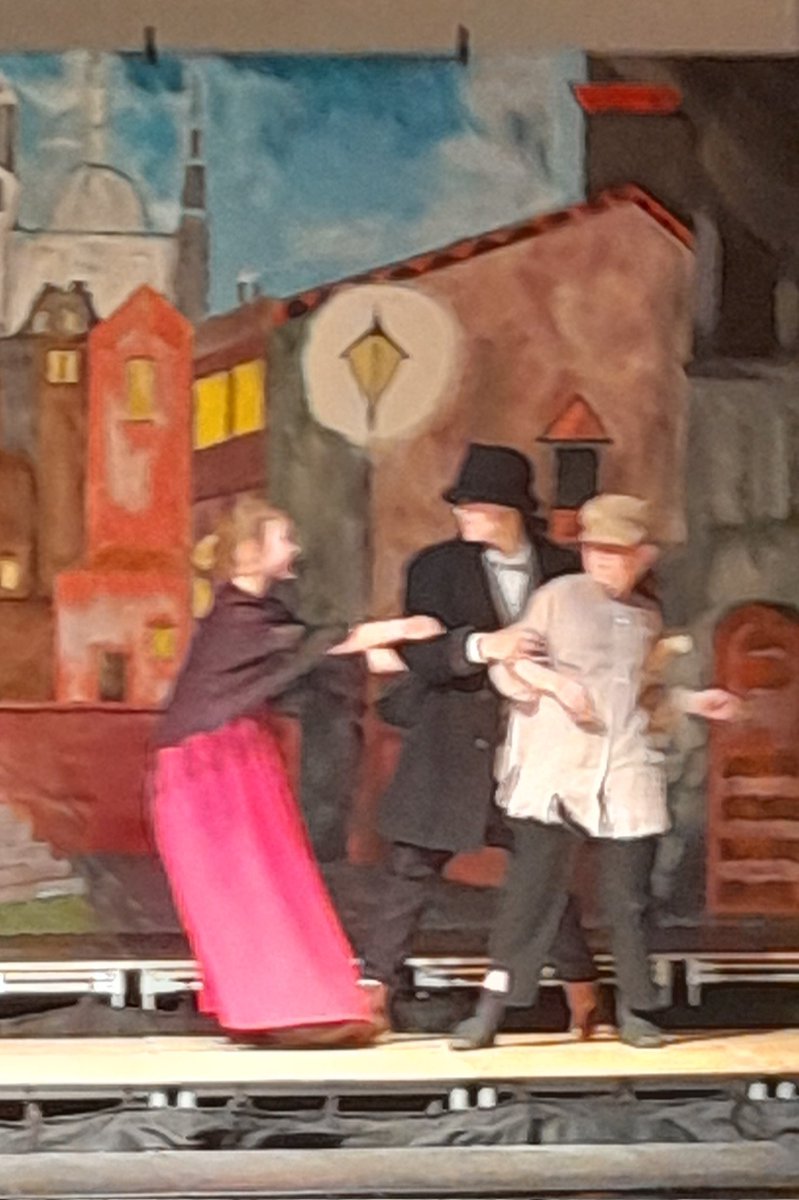 SevenoaksPri's tweet photo. What a brilliant performance of Oliver! by Class 6B. The acting, singing and dancing were fabulous. Consider yourself at home! 🎩 👏 #SPSValues #onstage #whereislove #pickapocket https://t.co/nZQwbVnX8h