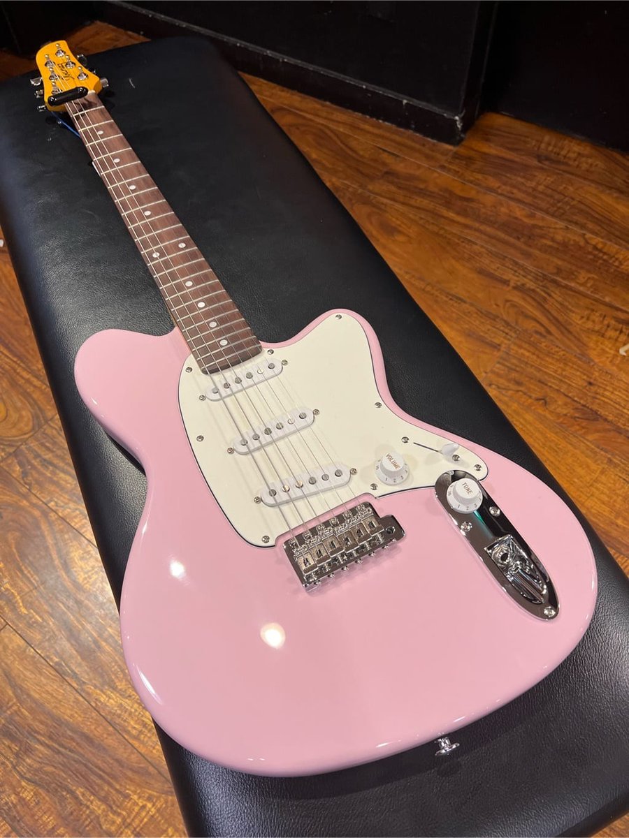 premium_guitars's tweet photo. 【 #スタッフレビュー!】
PGスタッフ冨岡の大好きな #タルマン に新色がっ!
めっちゃ可愛いパステルピンク、これは絶対欲しいっ😂
▼レビューはコチラ
https://t.co/I13nT5WicZ
#Talman
#広がれタルマンの輪
#タルマンのある生活
#PremiumPinkGuitars https://t.co/KmLrofsddy