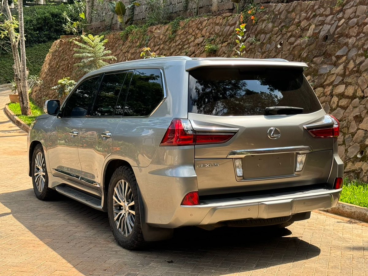 EnvogueAuto's tweet photo. For sale 

2017 Lexus LX 450d
4500cc V8 Diesel
28,000kms
Sunroof

15.5M https://t.co/IJU1KXMjOV