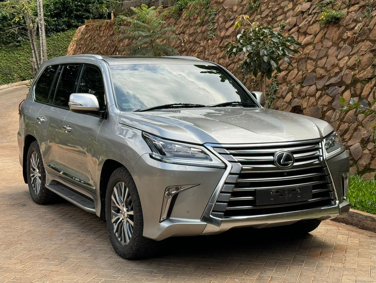 EnvogueAuto's tweet photo. For sale 

2017 Lexus LX 450d
4500cc V8 Diesel
28,000kms
Sunroof

15.5M https://t.co/IJU1KXMjOV