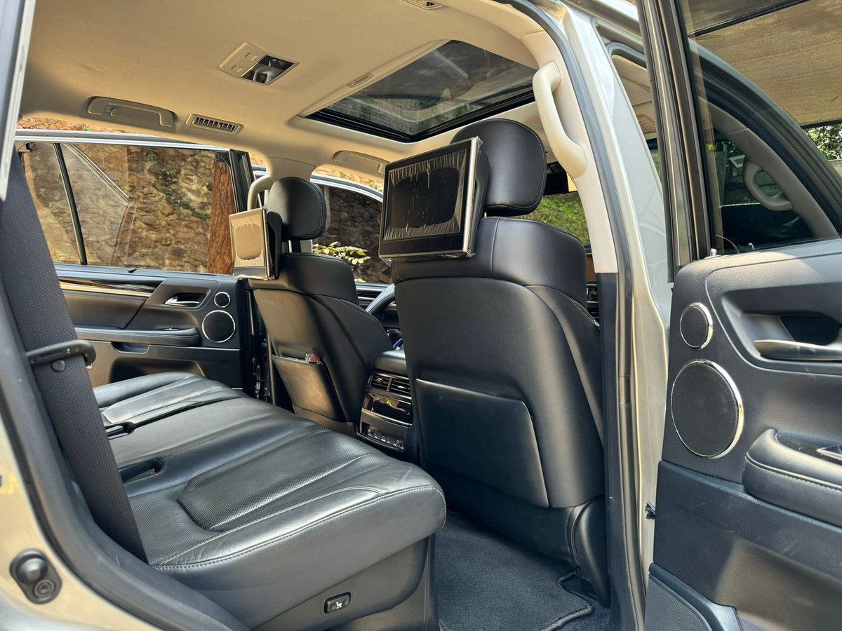 EnvogueAuto's tweet photo. For sale 

2017 Lexus LX 450d
4500cc V8 Diesel
28,000kms
Sunroof

15.5M https://t.co/IJU1KXMjOV