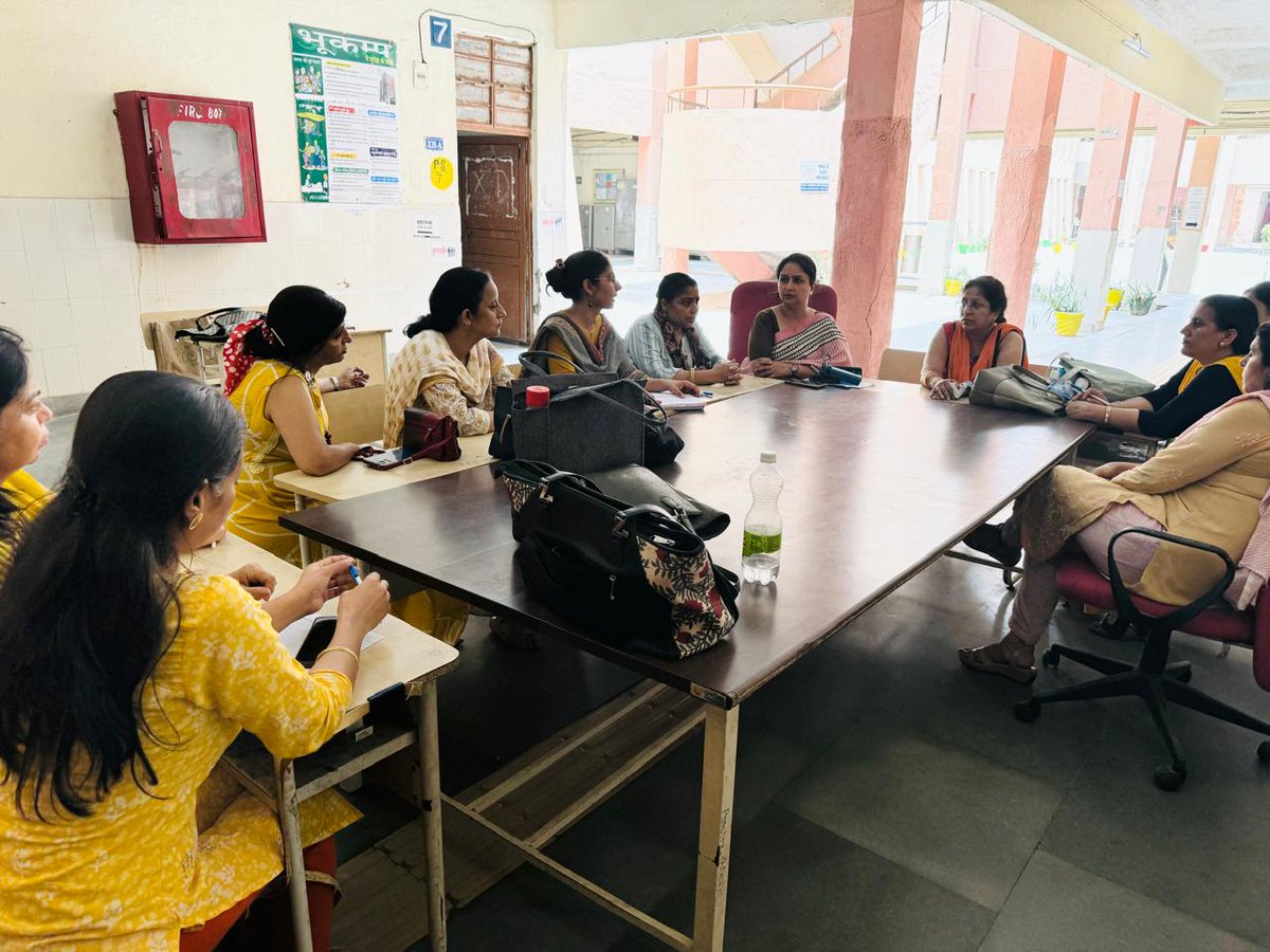 GSKV A BLOCK JANAKPURI 1618018 (@agskv1618018) on Twitter photo Teachers are Collaborating for working towards the common goal of improving the learning environment of school under the leadership of our Principal ma'am <a href="/sud_shilpa/">Shilpa Sud</a>
<a href="/dilli_shiksha/">Dilli Shiksha</a>
#staffmeetings #Facultymeeting Teachers are Collaborating for working towards the common goal of improving the learning environment of school under the leadership of our Principal ma'am <a href="/sud_shilpa/">Shilpa Sud</a>
<a href="/dilli_shiksha/">Dilli Shiksha</a>
#staffmeetings #Facultymeeting