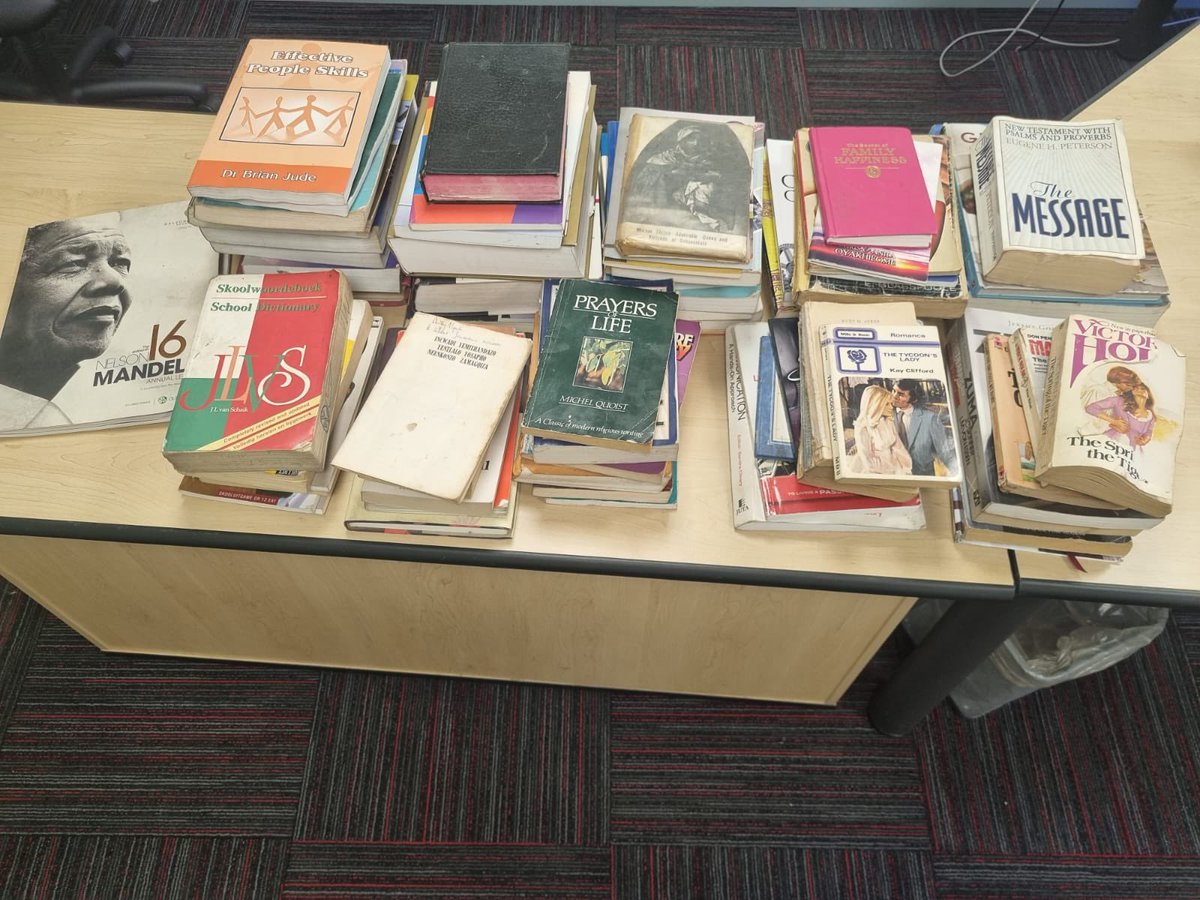 JoburgSpeaker's tweet photo. The Speaker Council in the City of Joburg, Cllr. Margaret Arnolds, expresses her heartfelt gratitude to Shirley, from Lenasia who donated over 50 books to the #ReadForMandela Book Donation Drive. 

Together, #WeServeJoburg. https://t.co/IsIcXJtX2n