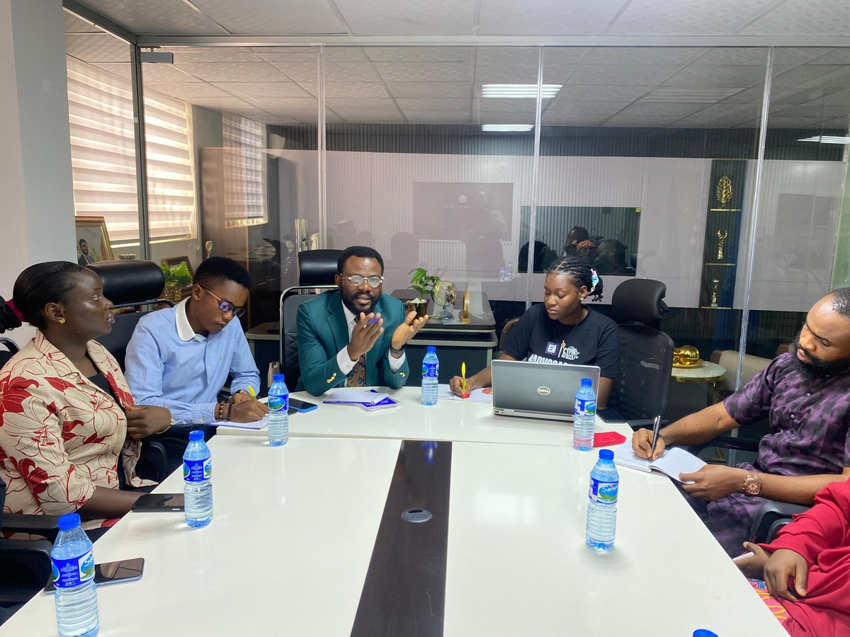 CypaAfrica's tweet photo. We are LIVE at the Advocacy Hub for the 4th edition of the Youth Governance and Policy Dialogue. We look forward to receiving impactful submissions from our participants on the pathway for achieving national developmental goals.
@CDDWestAfrica @PLAC @ActionAidNG
#YGPD
#YouthGov https://t.co/vYcX2UnUri